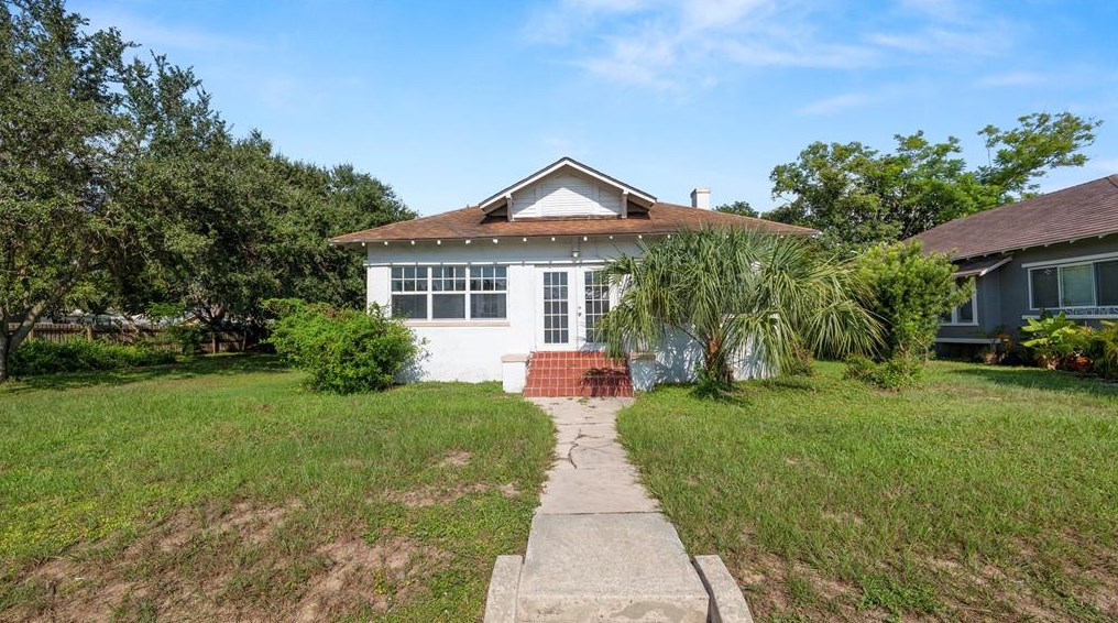 1806 Lakeview Dr, Sebring, FL 33870