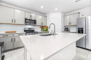 1050 Michelangelo Ln, Winter Haven, FL 33884 - Photo 4