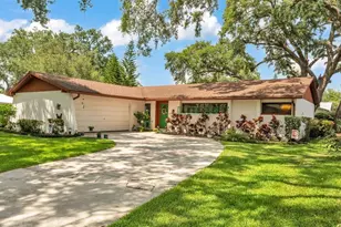 527 Duchess Dr, Lakeland, FL 33803 - Photo 1