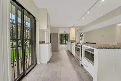 208 Lake Howard Drive NW #104, Winter Haven, FL 33880 - Photo 6