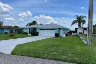 2818 Summit Dr, Sebring, FL 33870 - Photo 2