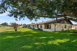 2488 Hartridge Point Dr W, Winter Haven, FL 33881 - Photo 2