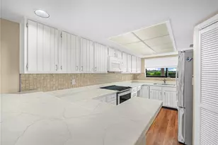 9101 Village Dr, Lake Wales, FL 33898 - Photo 10