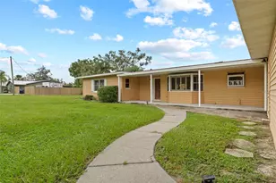 308 Manatee Dr, Ruskin, FL 33570 - Photo 4