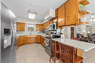 308 Manatee Dr, Ruskin, FL 33570 - Photo 10