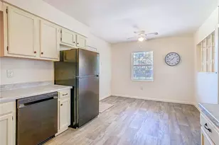 1061 Hiawatha Ave, Lake Wales, FL 33853 - Photo 8