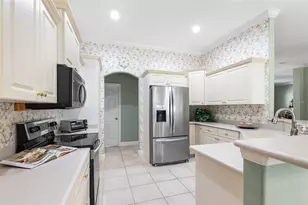 126 Lake Region Cir, Winter Haven, FL 33881 - Photo 4