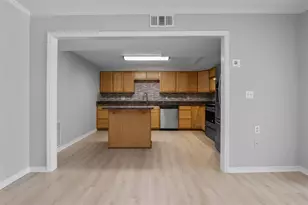 9602 N 46th St, Tampa, FL 33617 - Photo 12