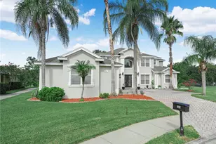 565 Whisper Woods Dr, Lakeland, FL 33813 - Photo 2