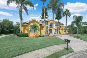 565 Whisper Woods Dr, Lakeland, FL 33813 - Photo 2