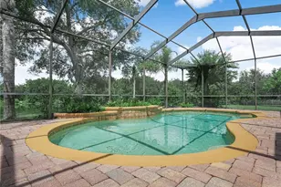 565 Whisper Woods Dr, Lakeland, FL 33813 - Photo 8