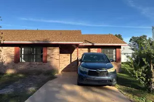 703 Platypus Ct, Kissimmee, FL 34759 - Photo 2