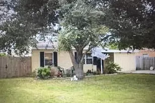 523 7th Ln SW, Vero Beach, FL 32962 - Photo 1