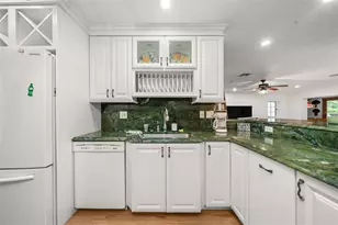 2551 Lakeview Dr, Sebring, FL 33870 - Photo 10