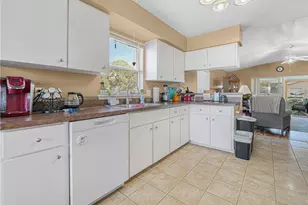 726 17th St NE, Winter Haven, FL 33881 - Photo 4