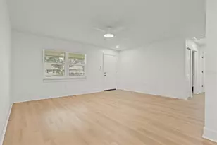 7233 56th Ave N, Saint Petersburg, FL 33709 - Photo 4