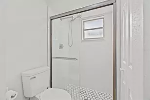 7233 56th Ave N, Saint Petersburg, FL 33709 - Photo 20