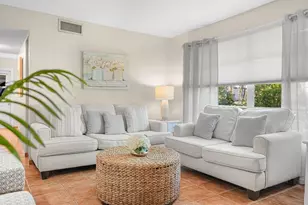 549 Sutton Pl, Longboat Key, FL 34228 - Photo 2