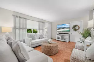 549 Sutton Pl, Longboat Key, FL 34228 - Photo 2