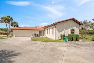 2725 Clubhouse Dr, Lake Wales, FL 33898 - Photo 10