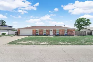 828 Brentwood Dr, Lake Wales, FL 33898 - Photo 2