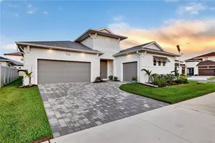 10470 Purple Thistle Wy, San Antonio, FL 33576 - Photo 1