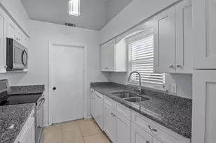 8 St Kitts Cir, Winter Haven, FL 33884 - Photo 10