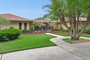 1041 Country Lake Cir, Lake Wales, FL 33898 - Photo 1