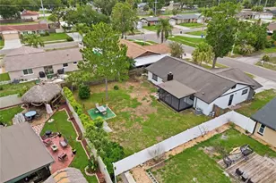804 Centerwood Ct, Brandon, FL 33511 - Photo 2