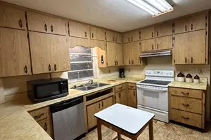 301 W Lemon St, Bowling Green, FL 33834 - Photo 1