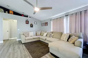 8017 Glenridge Ln, Lakeland, FL 33809 - Photo 6