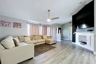 8017 Glenridge Ln, Lakeland, FL 33809 - Photo 8