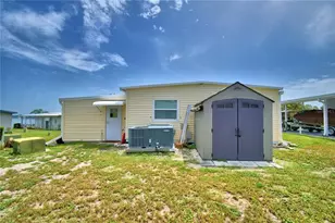 151 Holiday Ln, Auburndale, FL 33823 - Photo 4