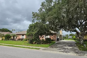 6523 Crews Lake Hills Loop E, Lakeland, FL 33813 - Photo 2