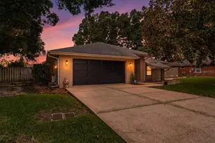238 College Grove Cir NE, Winter Haven, FL 33881 - Photo 2