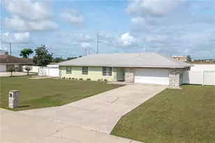 411 Country Pine Rd, Haines City, FL 33844 - Photo 2