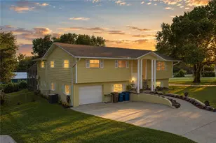 1018 N Tower Ln, Lake Wales, FL 33853 - Photo 1