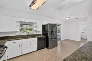 3203 Carleton Cir E, Lakeland, FL 33803 - Photo 18