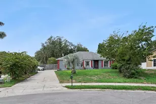 102 Baypoint Dr, Davenport, FL 33837 - Photo 2
