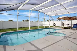 323 Castlemain Cir, Davenport, FL 33897 - Photo 12