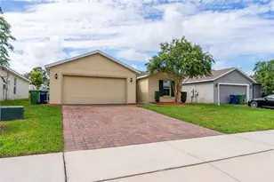 1429 Lucerne Loop Rd NE, Winter Haven, FL 33881 - Photo 1