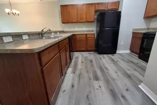 8319 King Blossom Ct, Tampa, FL 33615 - Photo 6