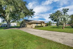 302 N Webb Rd, Plant City, FL 33566 - Photo 2