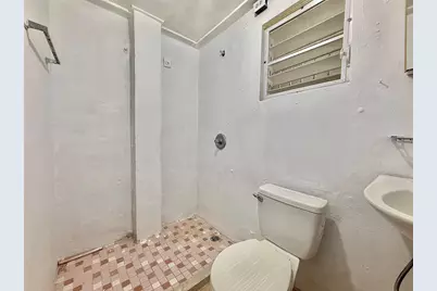 152 Calle San Juan, Arecibo, PR 00612 - Photo 18