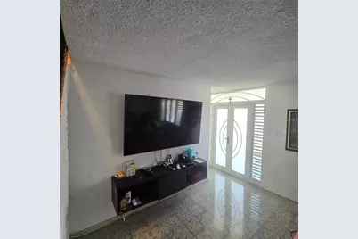 92 Levittown Lakes Calle Domingo Delgado, Toa Baja, PR 00949 - Photo 4