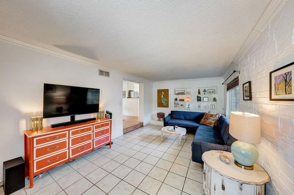 5257 44th Ave, Saint Petersburg, FL 33709-5549