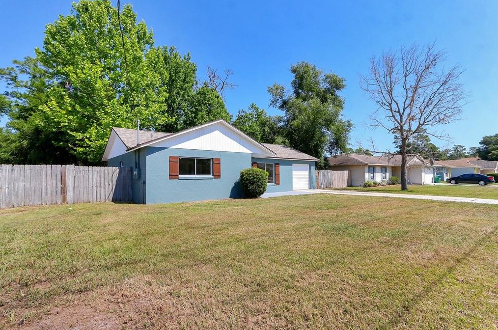 1256 Courtland Blvd, Deltona, FL 32738