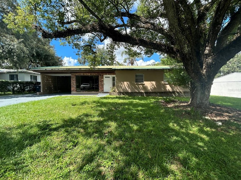 8020 Pine Hill Dr, Tampa, FL 33617