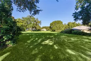 5252 Grove Mnr, Lady Lake, FL 32159 - Photo 10