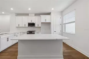 8215 Seaflower Pkwy, Bradenton, FL 34210 - Photo 4